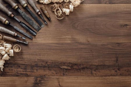 Comment la menuiserie artisanale valorise votre patrimoine immobilier